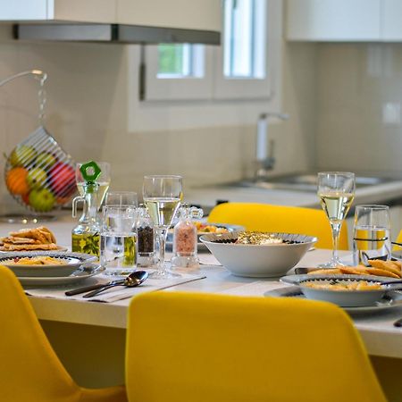 White Rock Milos Suites Adamantas  Ruang foto
