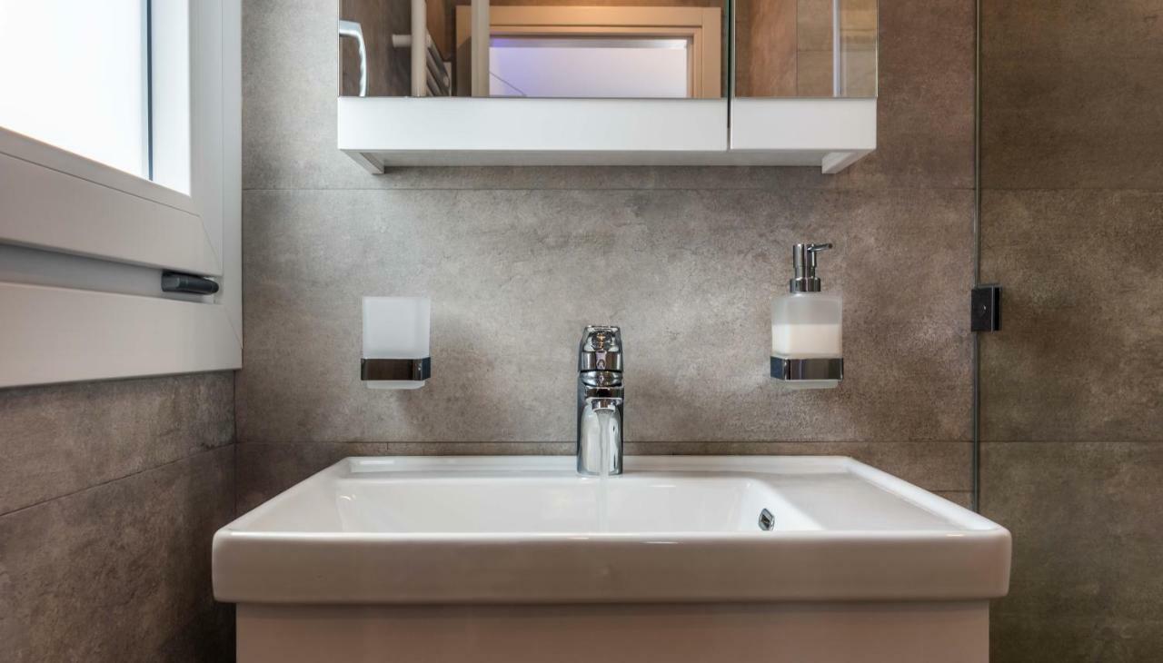 White Rock Milos Suites Adamantas  Bagian luar foto