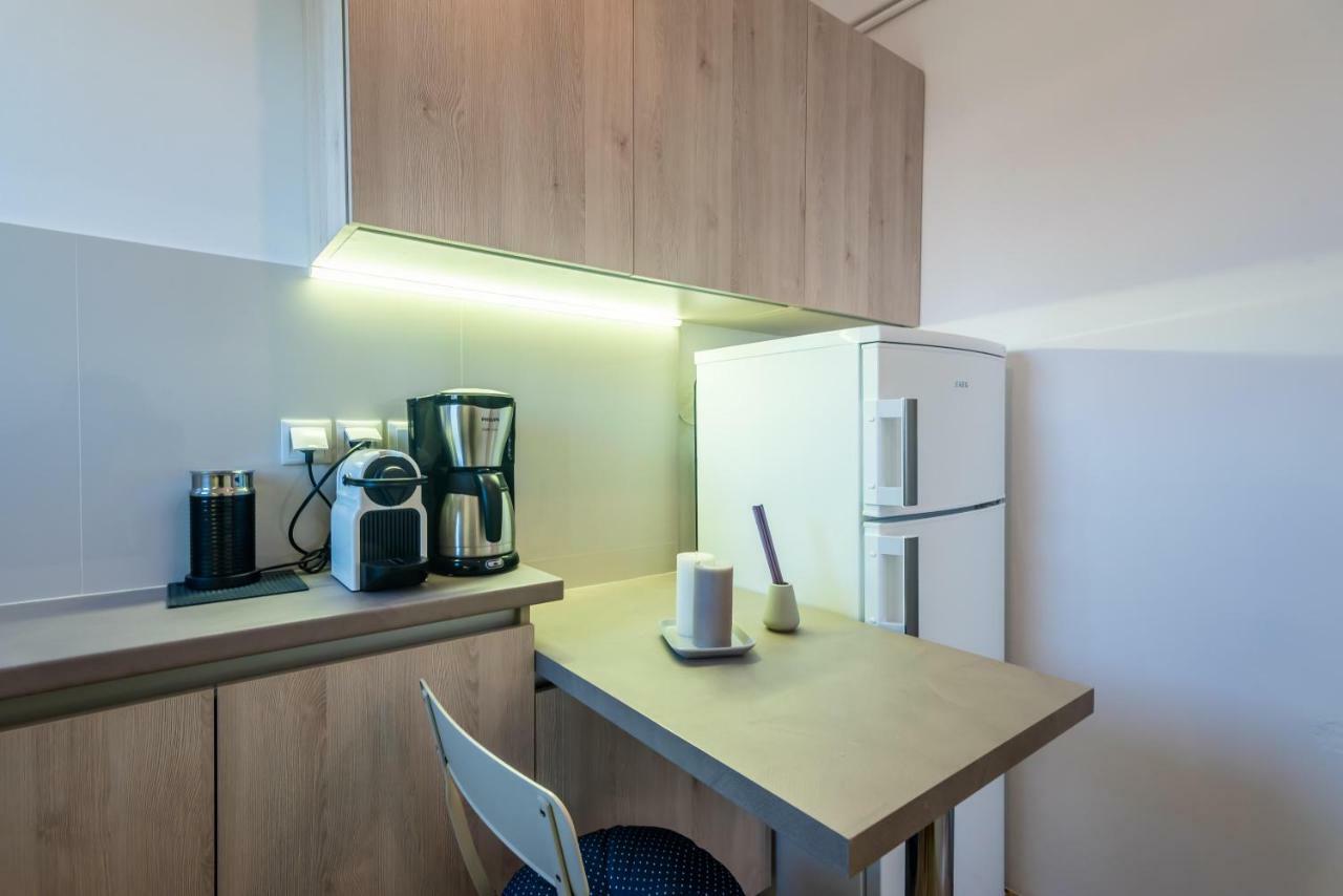White Rock Milos Suites Adamantas  Bagian luar foto