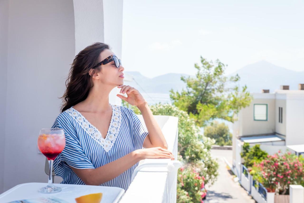 White Rock Milos Suites Adamantas  Bagian luar foto