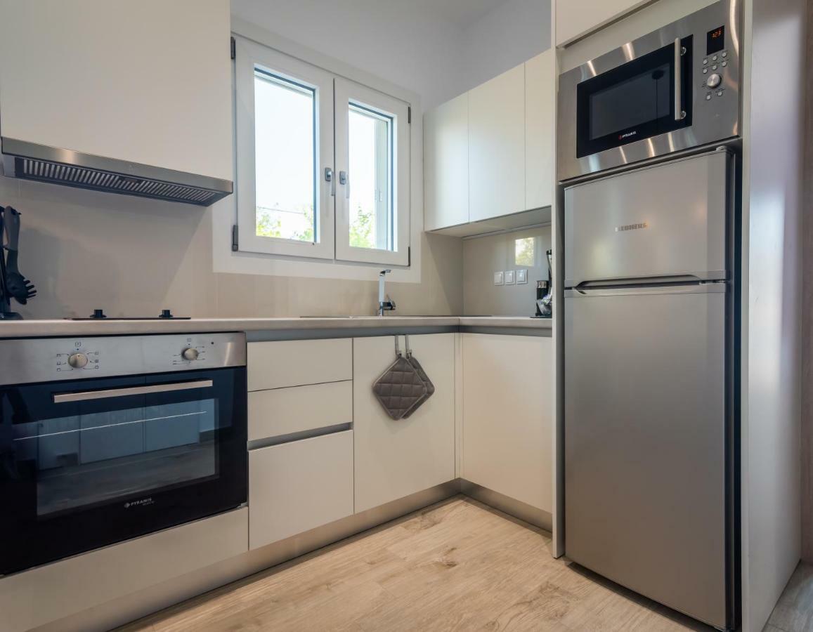 White Rock Milos Suites Adamantas  Bagian luar foto